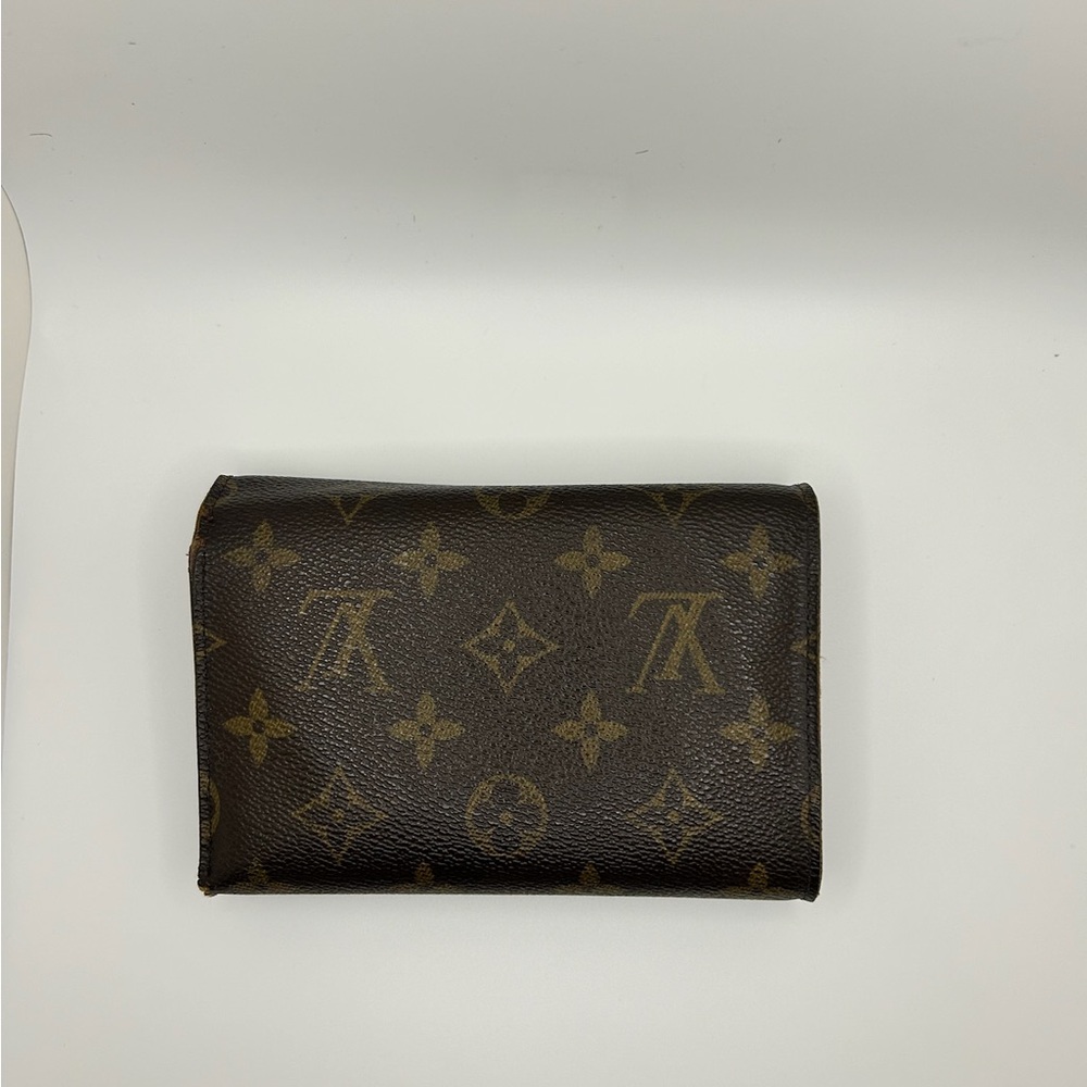 Authentic Louis Vuitton wallet
Comes with original box and dust bag - Picture 3 of 16
